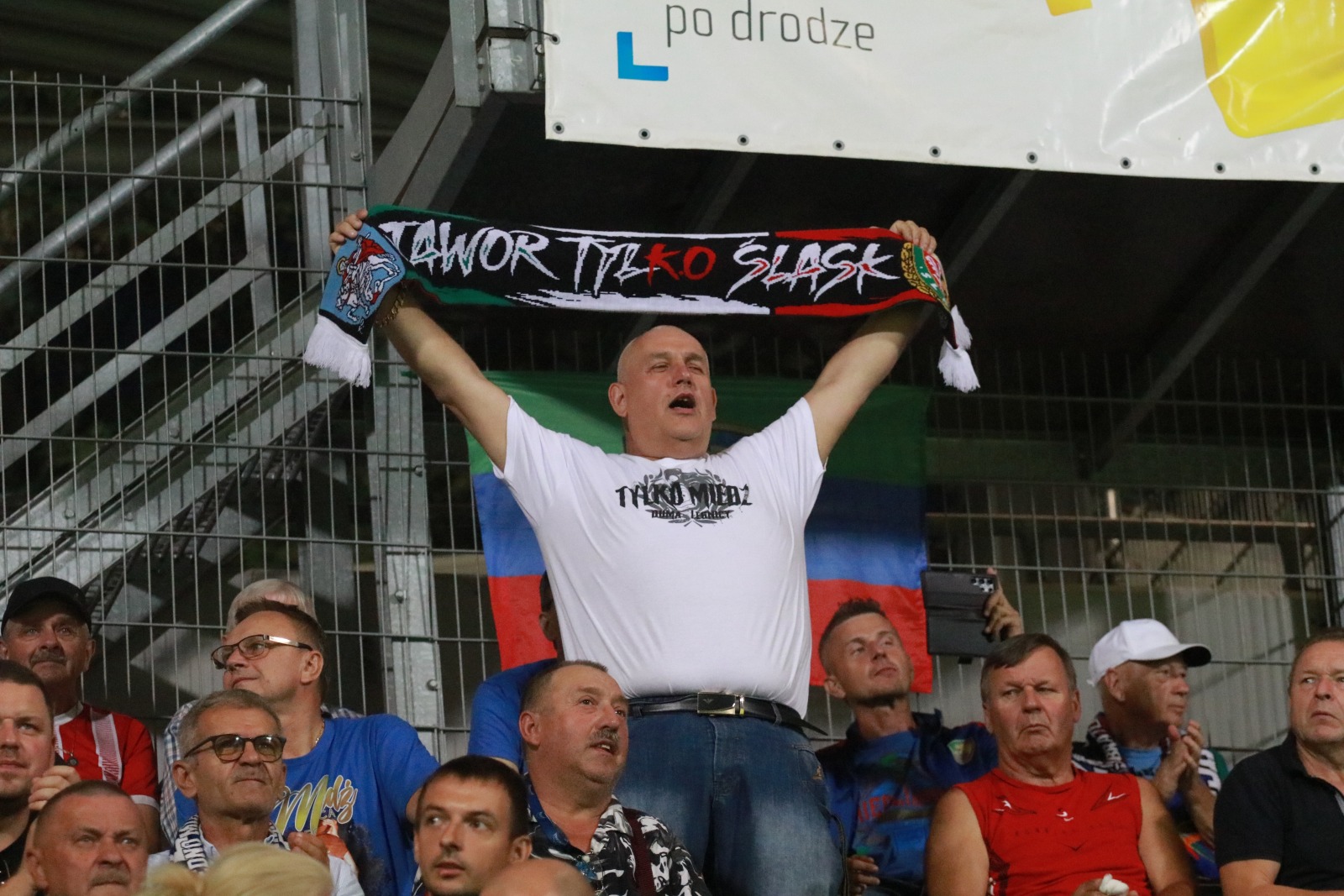 Blisko pięć tysięcy kibiców dopingowało piłkarzy Miedzi