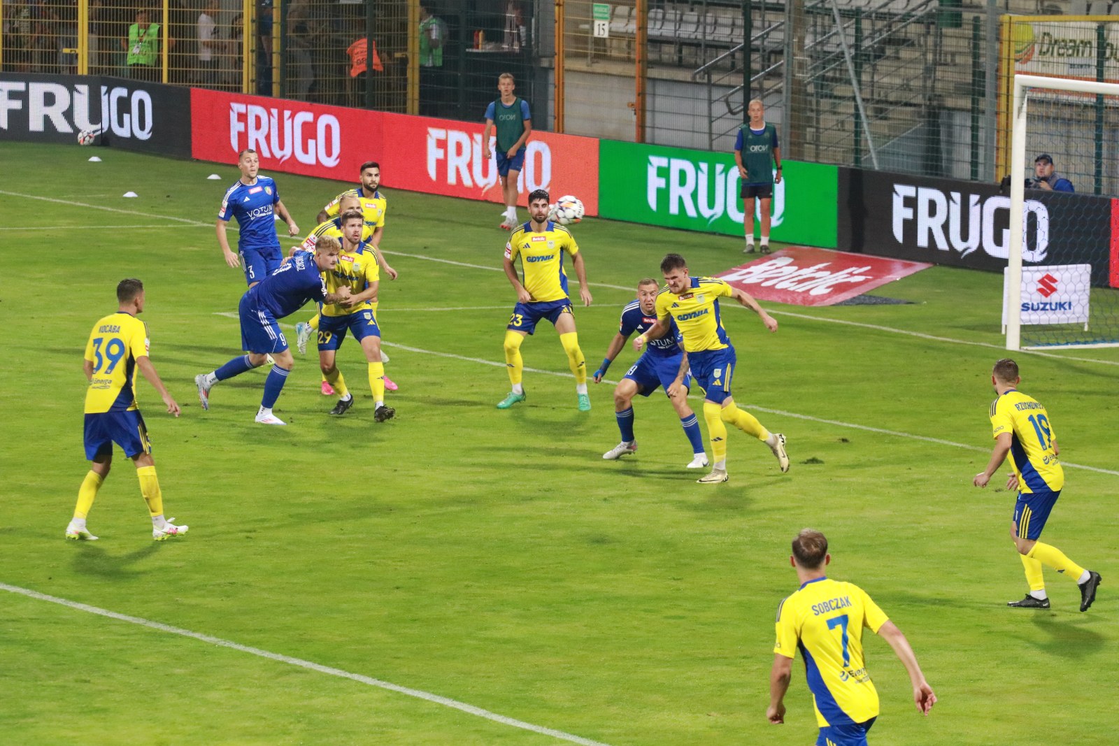 Legniczanie przegrali na własnym boisku z Arką Gdynia