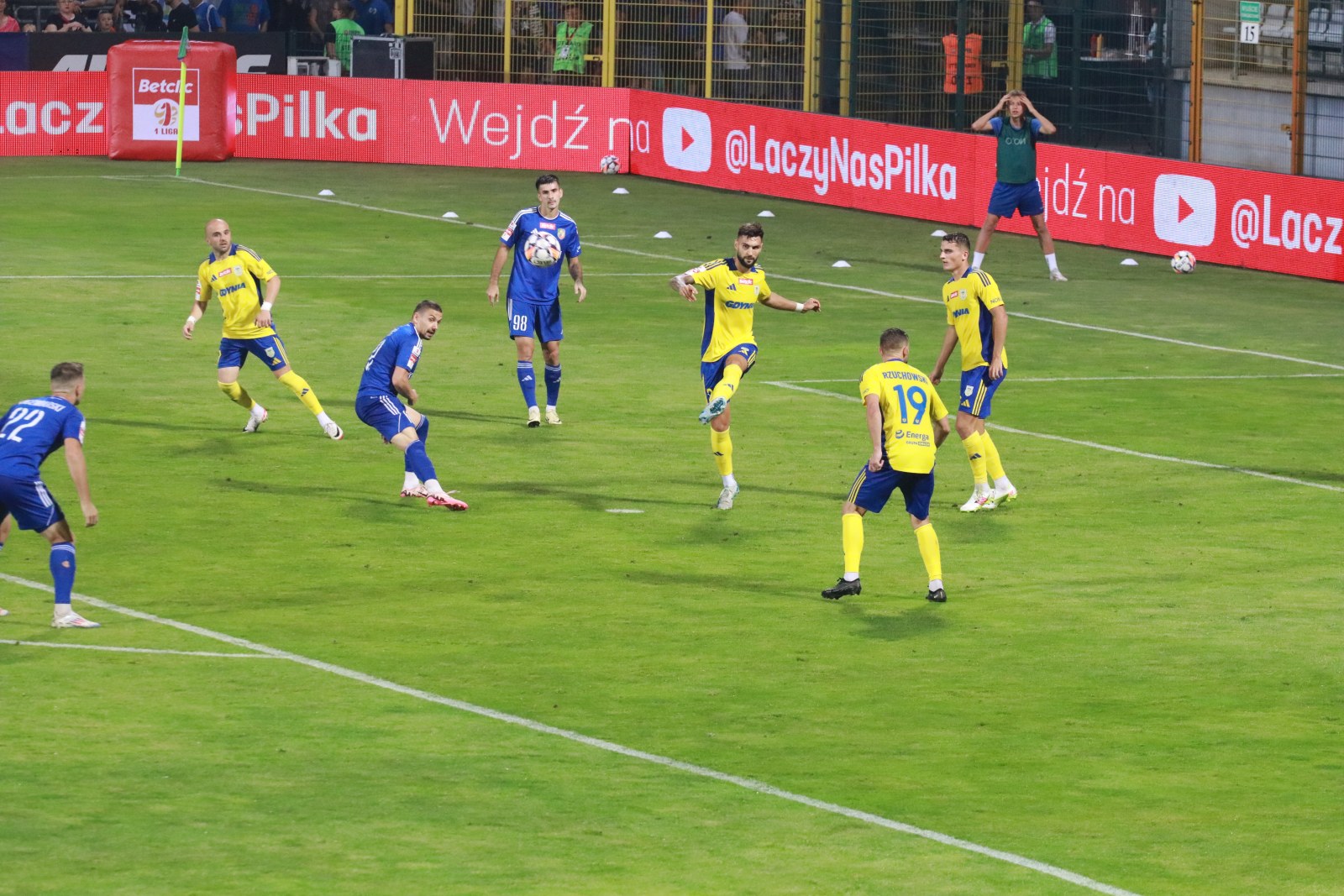 Legniczanie przegrali na własnym boisku z Arką Gdynia