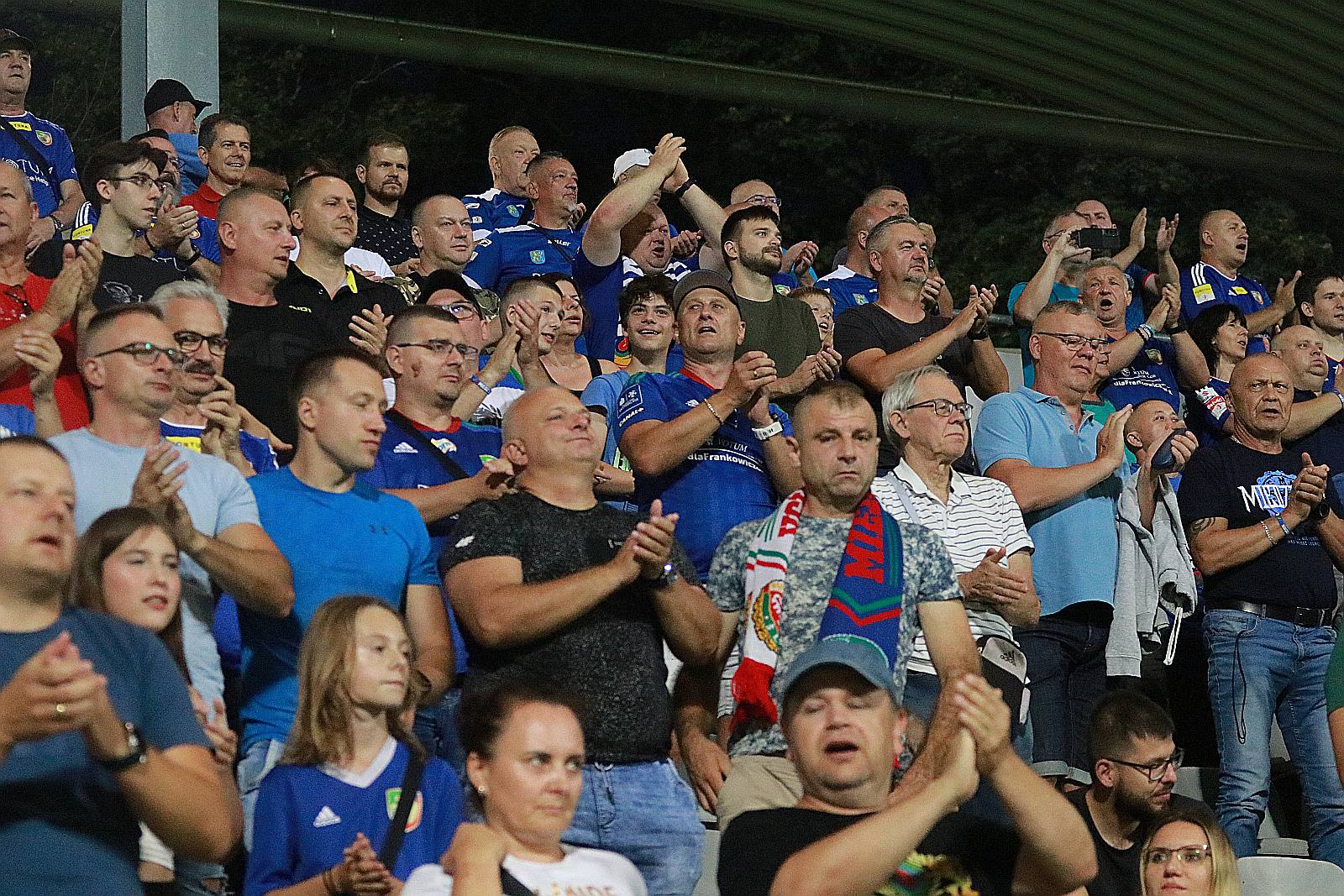 Blisko pięć tysięcy kibiców dopingowało piłkarzy Miedzi
