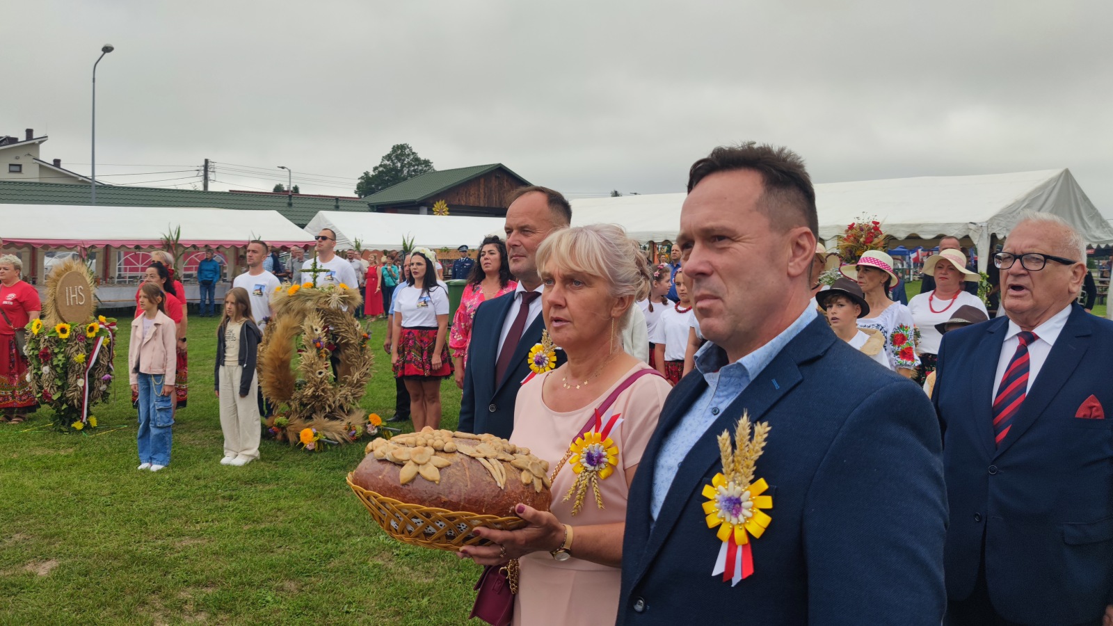 Otwarcie dożynek w Krotoszycach: prezentacja wieńców