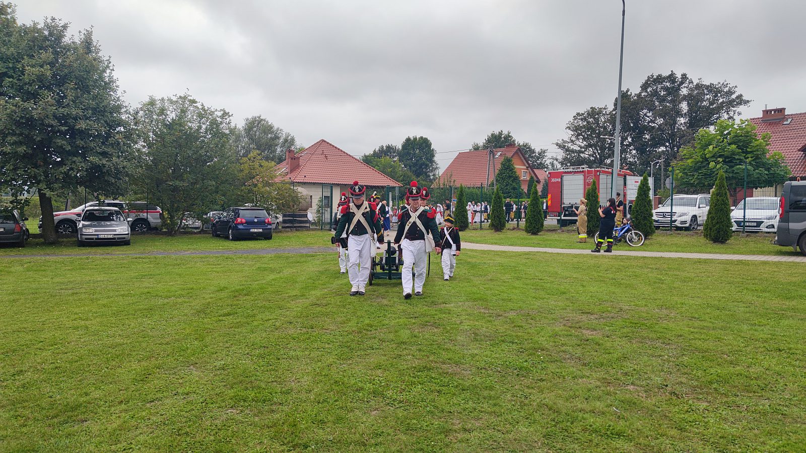Otwarcie dożynek w Krotoszycach: prezentacja wieńców