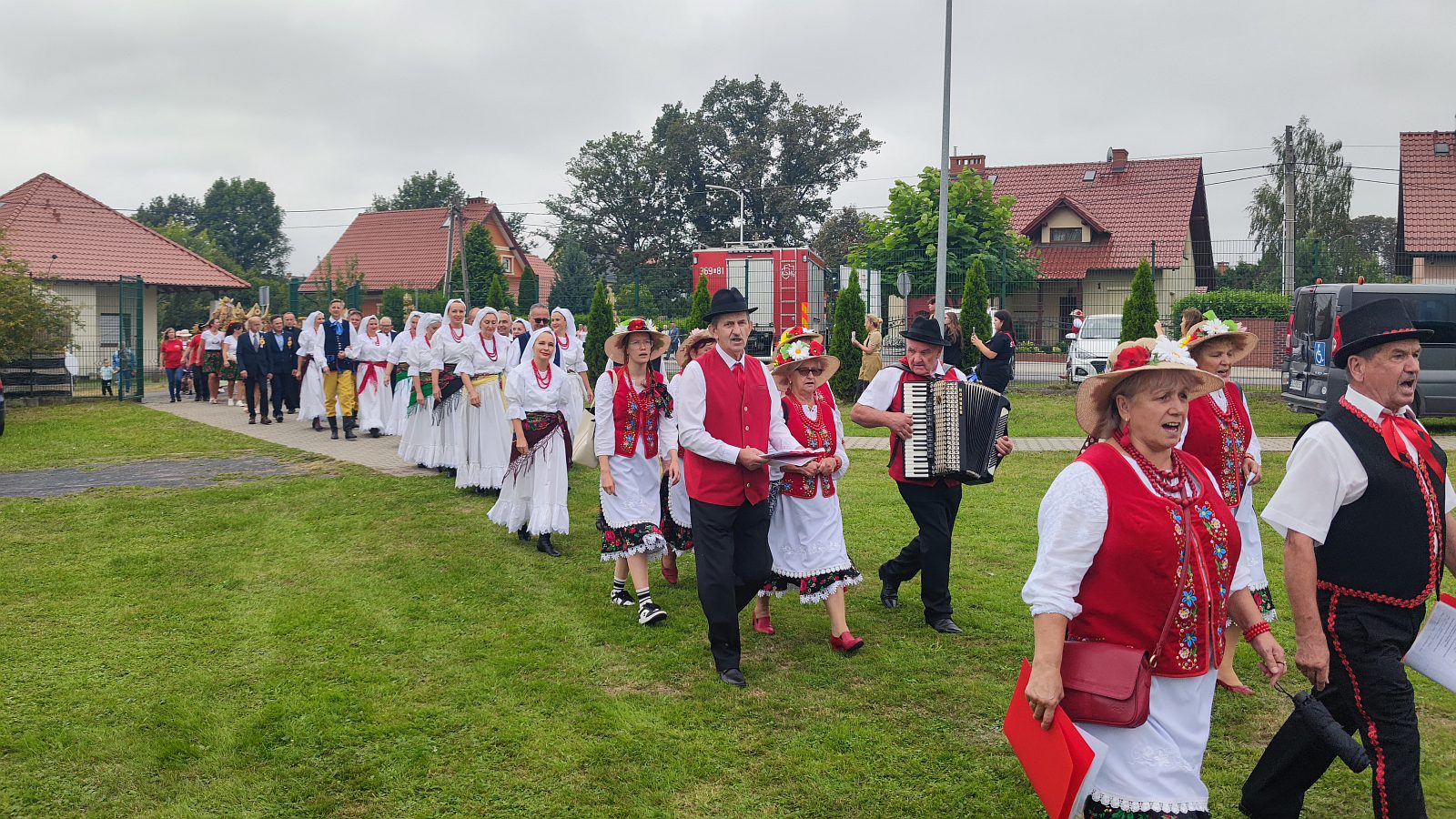 Otwarcie dożynek w Krotoszycach: prezentacja wieńców