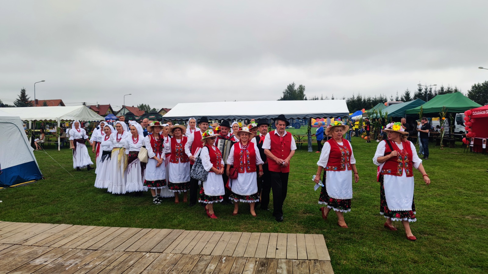 Otwarcie dożynek w Krotoszycach: prezentacja wieńców