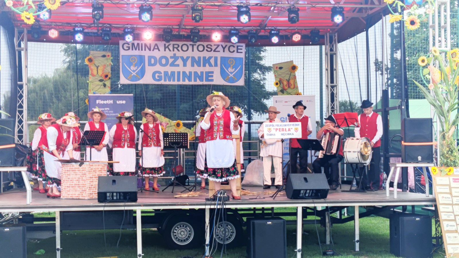 Otwarcie dożynek w Krotoszycach: prezentacja wieńców