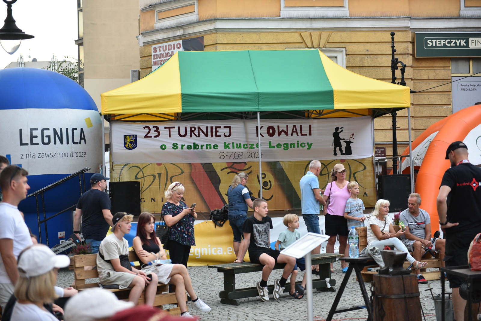 W piątek zaczęło się wielkie kucie, w sobotę ciąg dalszy