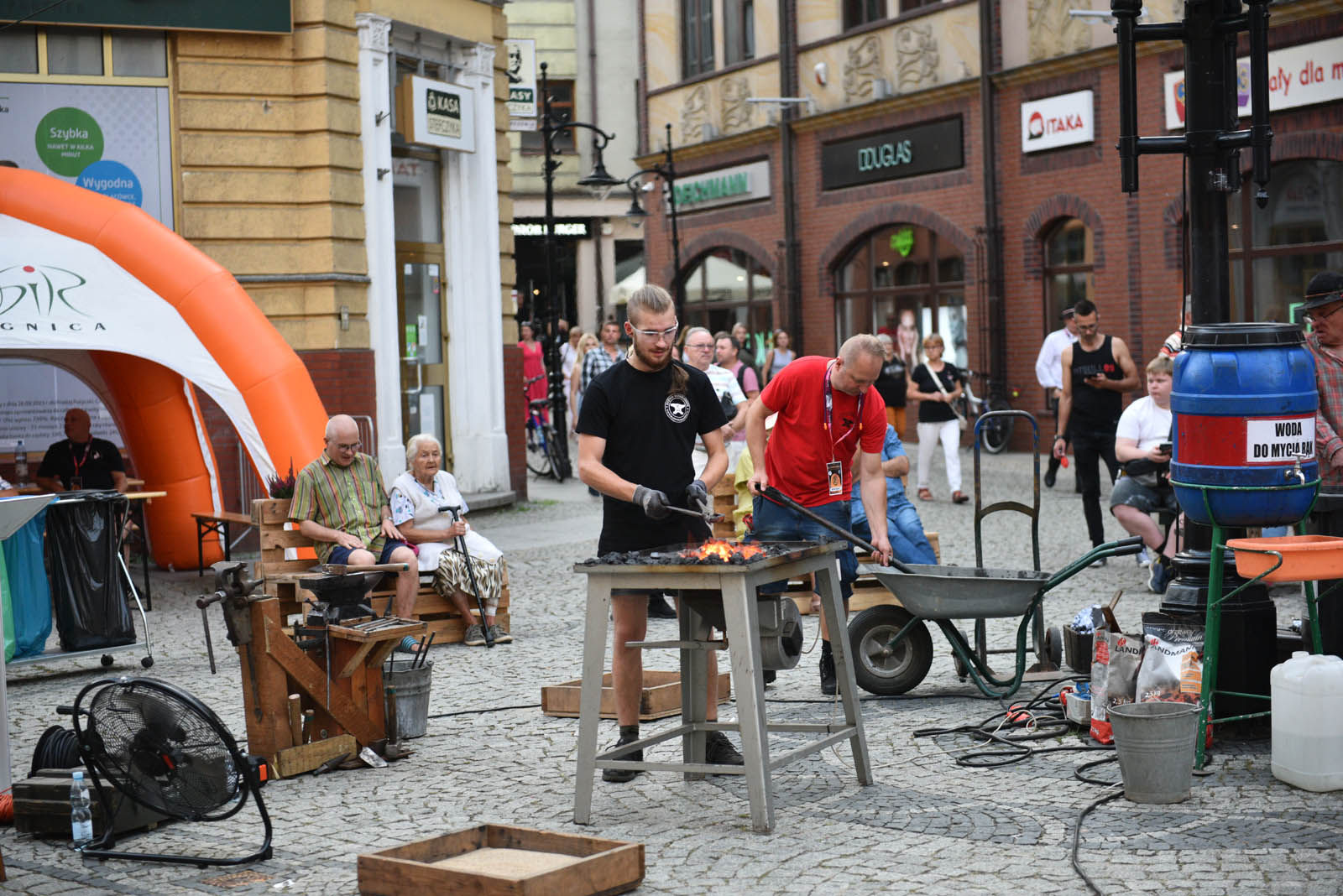 W piątek zaczęło się wielkie kucie, w sobotę ciąg dalszy