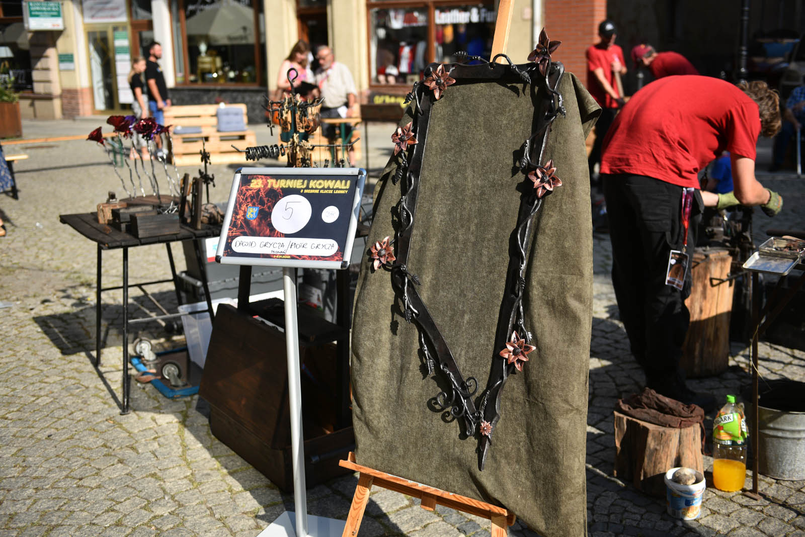 Kowale w drugim dniu turnieju wykuwali piękne kwiaty