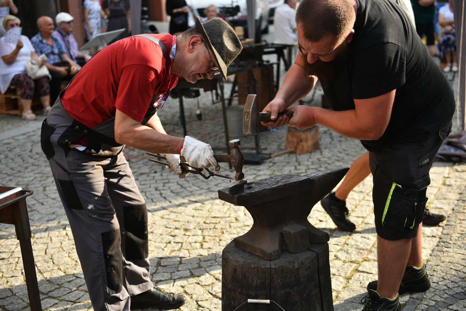 Kowale w drugim dniu turnieju wykuwali piękne kwiaty