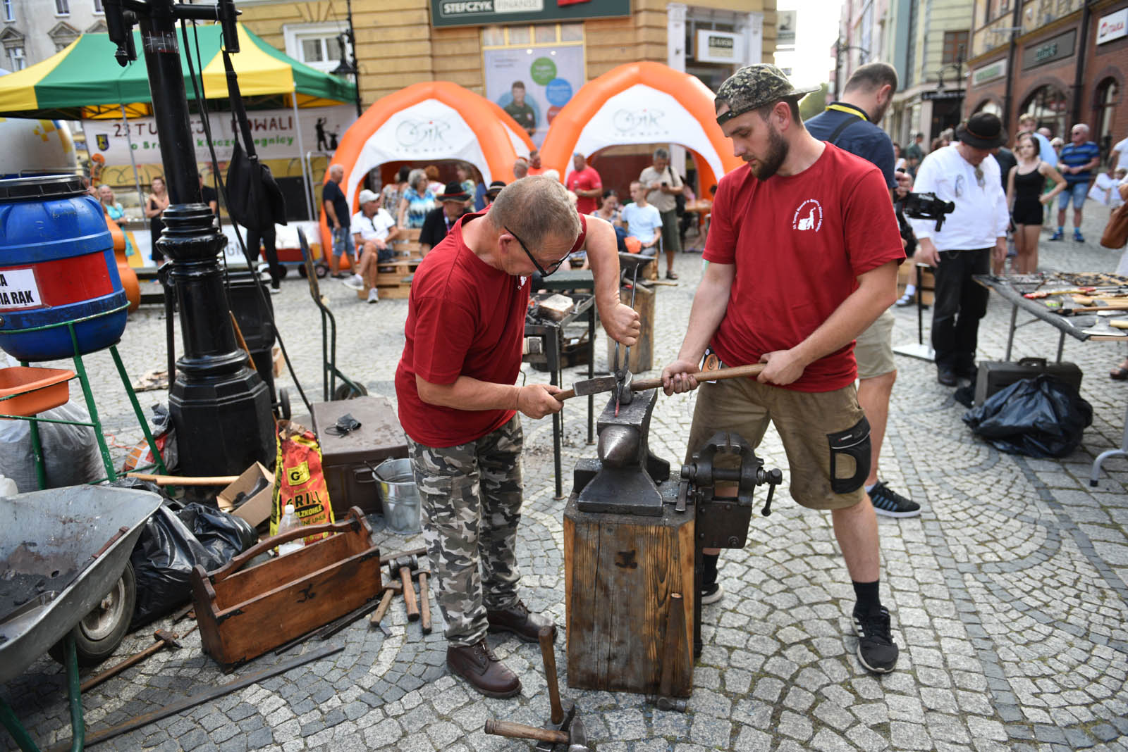 Kowale w drugim dniu turnieju wykuwali piękne kwiaty