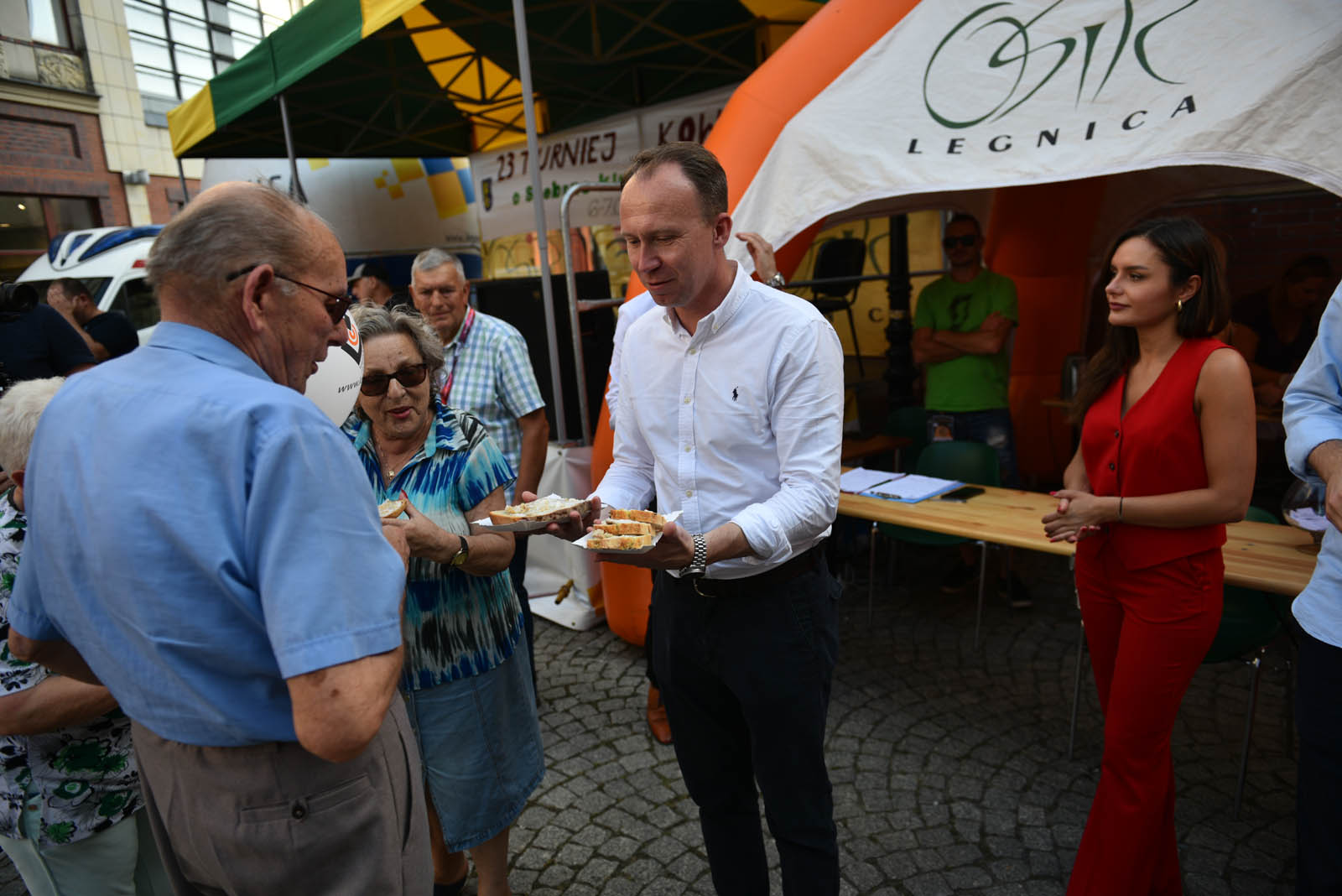 Kowale w drugim dniu turnieju wykuwali piękne kwiaty