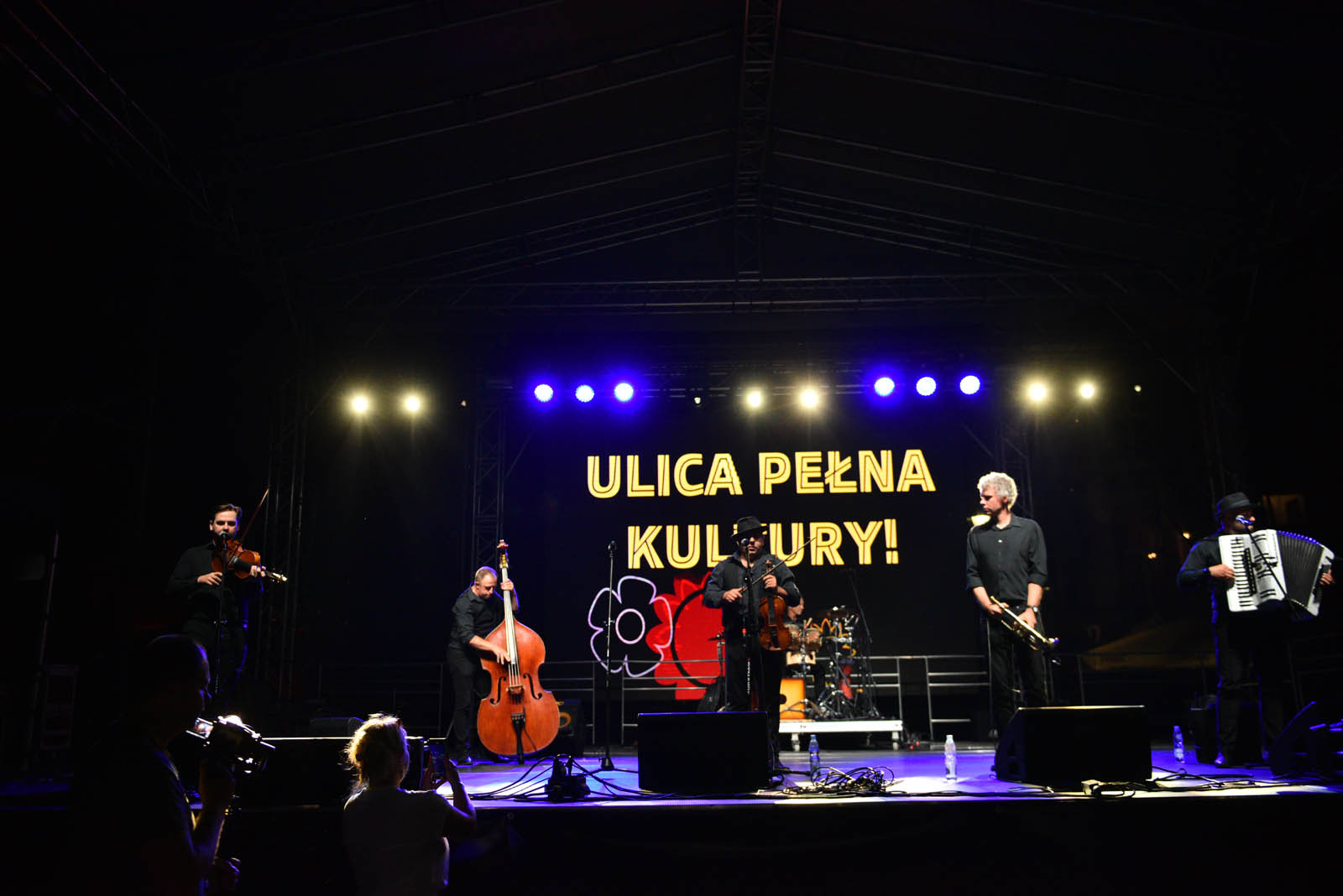 Imieniny Ulicy Najświętszej Marii Panny-Kto siedzi na miedzi (-y
