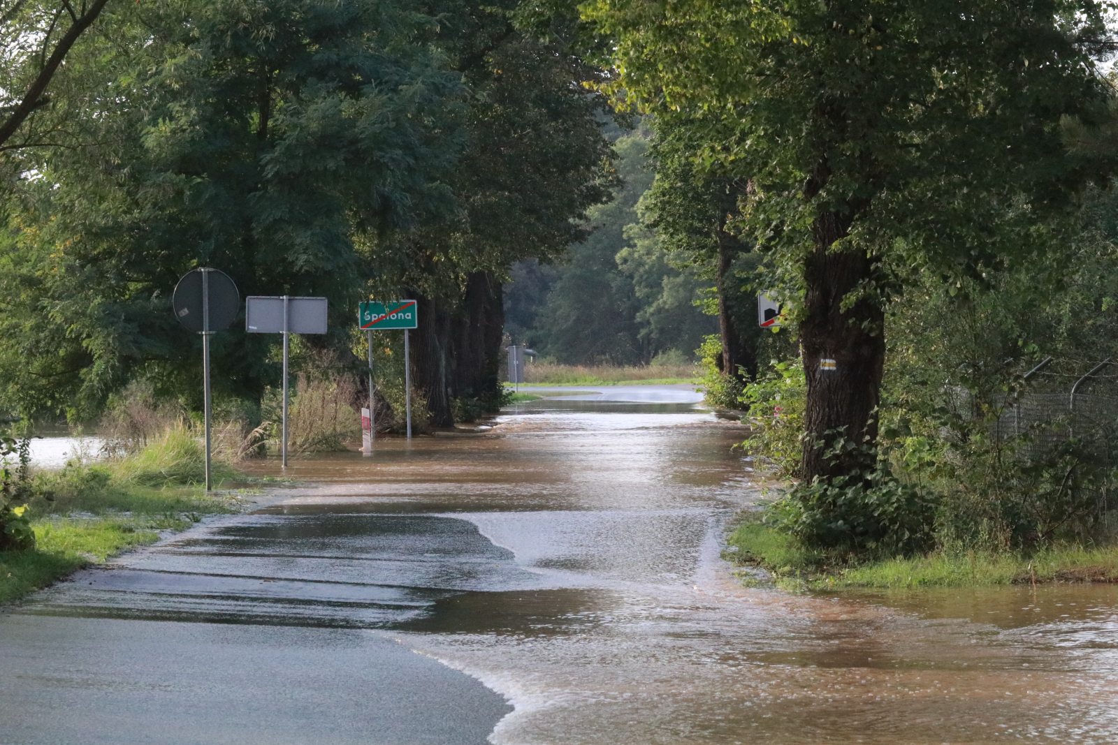 W Spalonej wszystkie ręce na pokład w walce z żywiołem