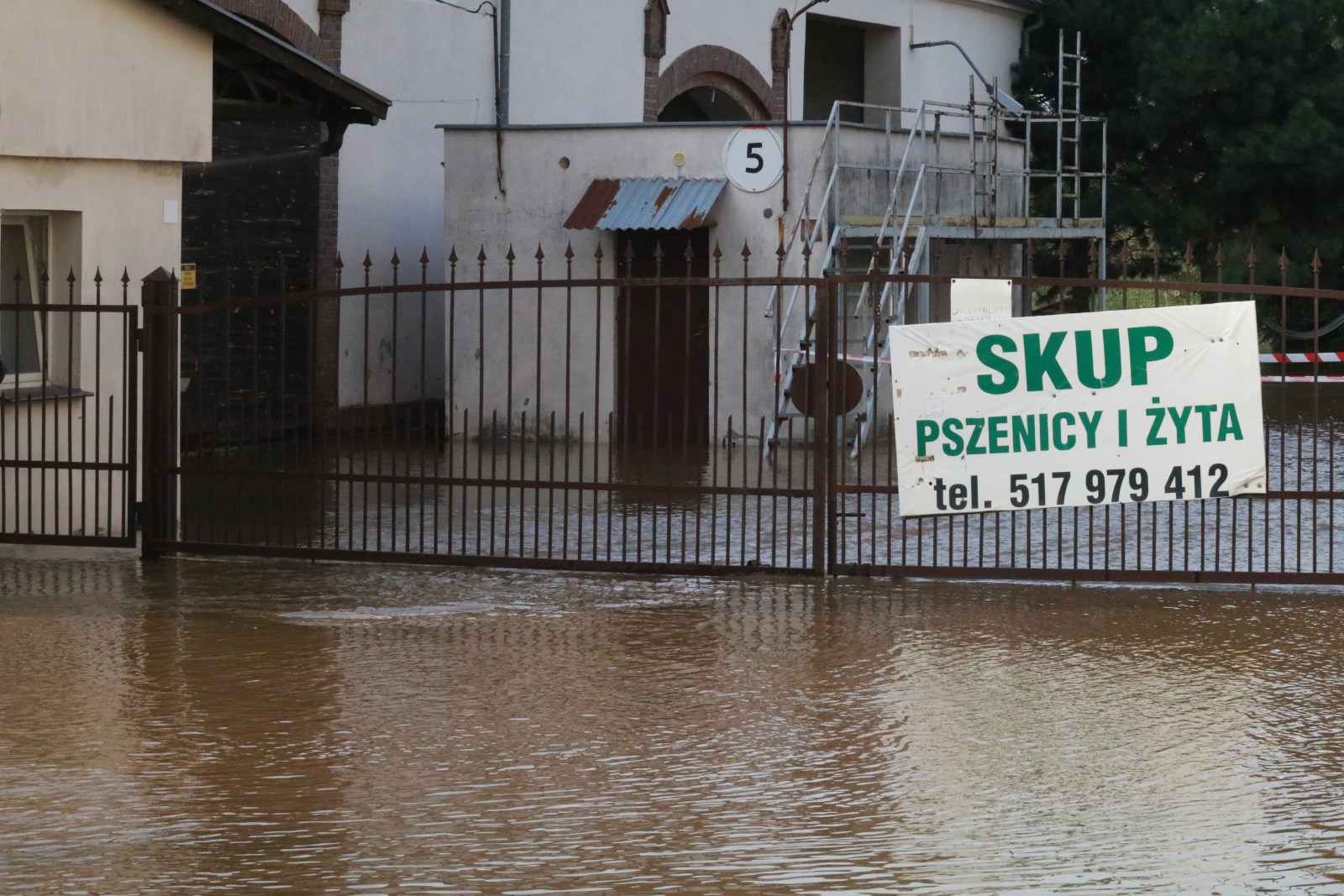 W Spalonej wszystkie ręce na pokład w walce z żywiołem