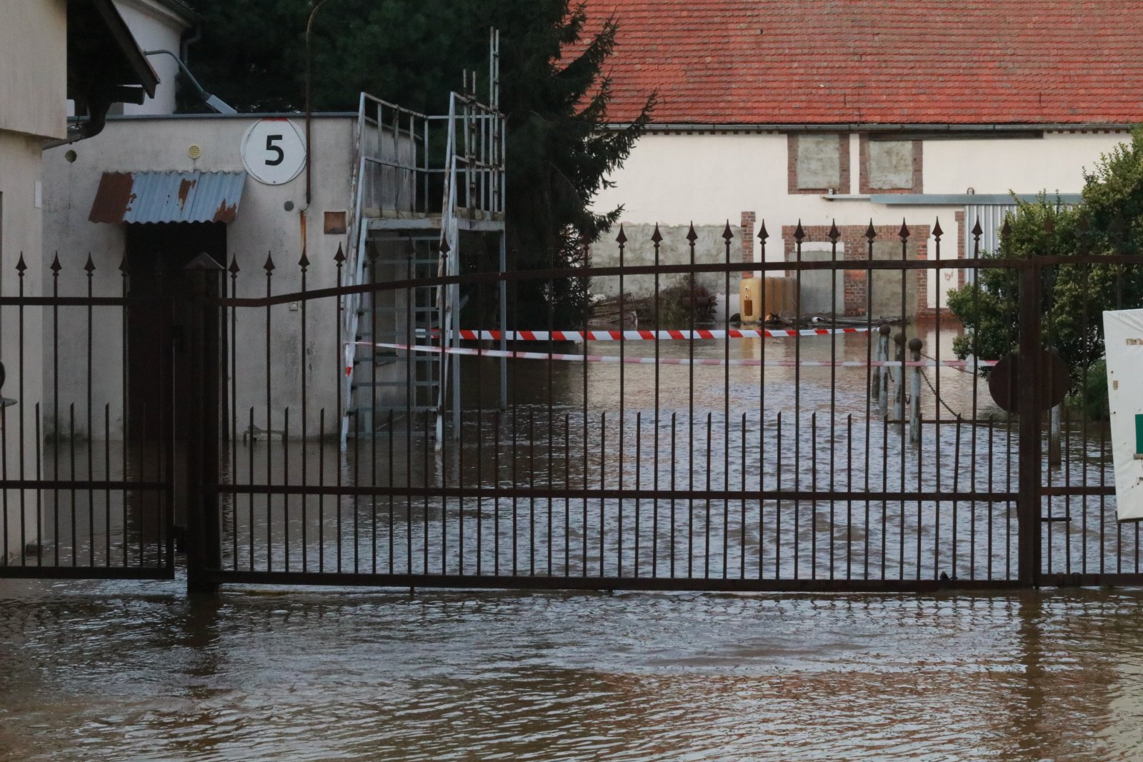 W Spalonej wszystkie ręce na pokład w walce z żywiołem