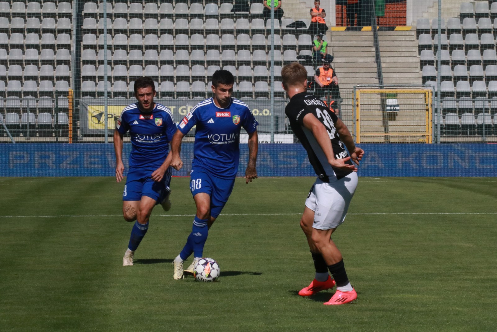 Pewne zwycięstwo Miedzi Legnica z Ruchem Chorzów