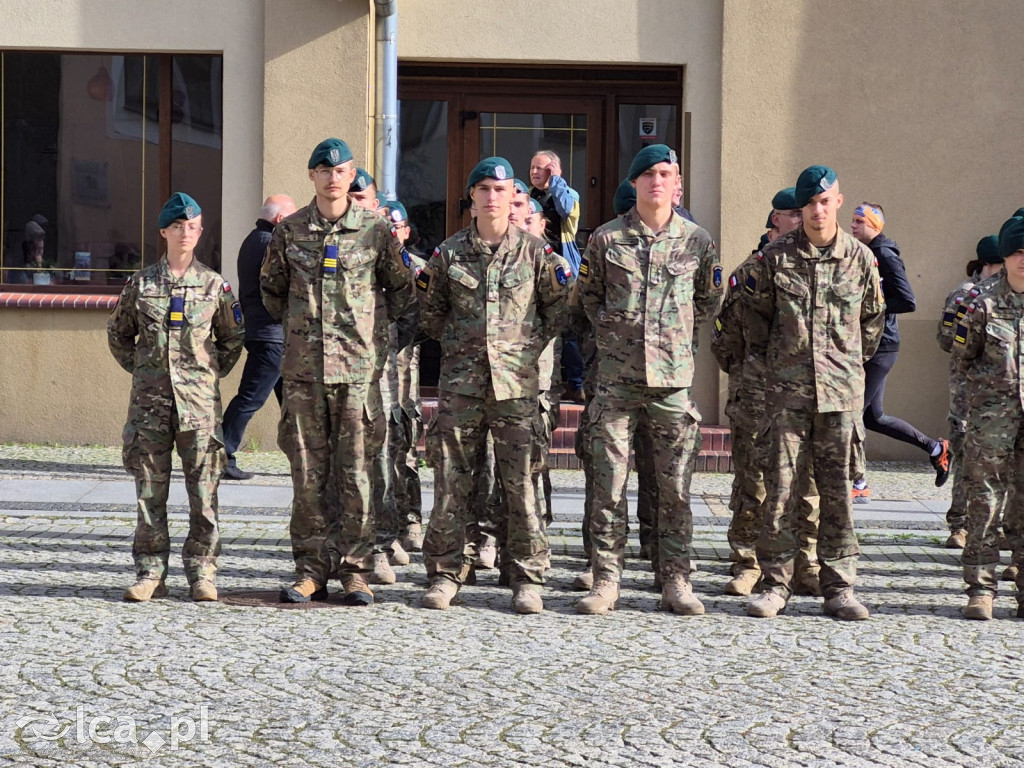 Ślubowanie kadetów na legnickim rynku