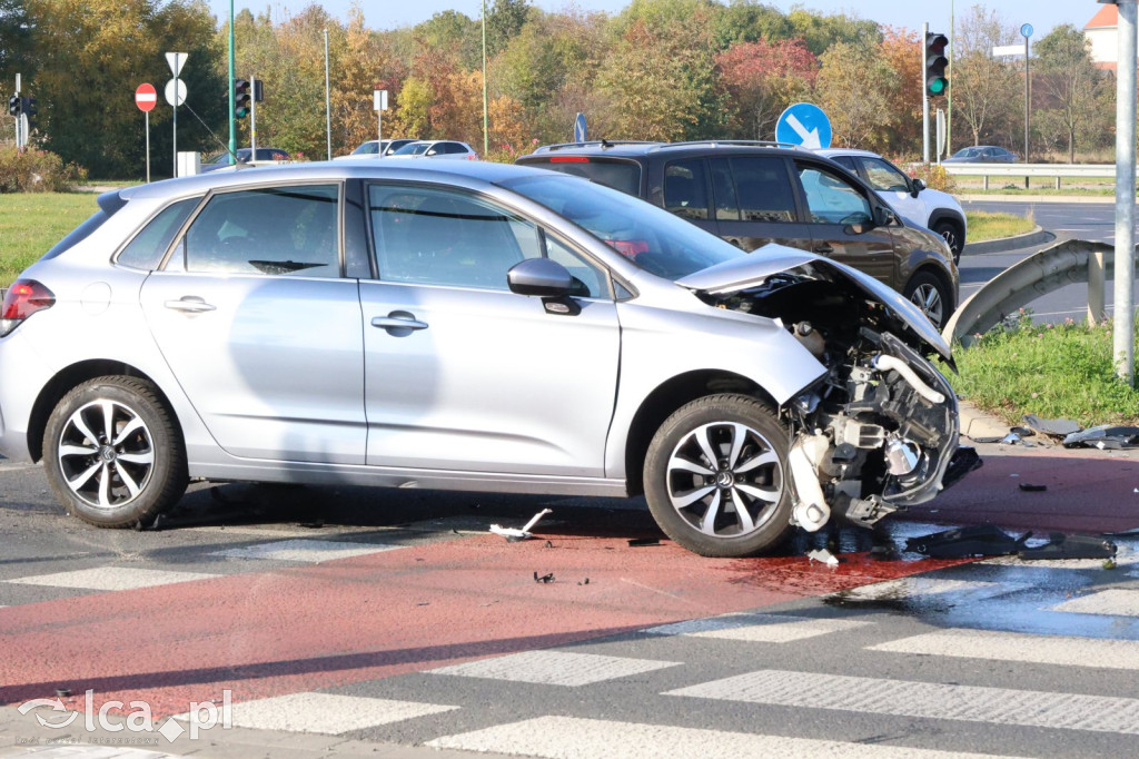 Przejechał na czerwonym i spowodował kolizję