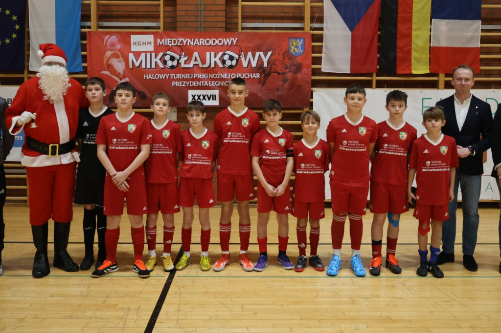 Mikołajkowy Turniej Piłki Nożnej w Legnicy cz1
