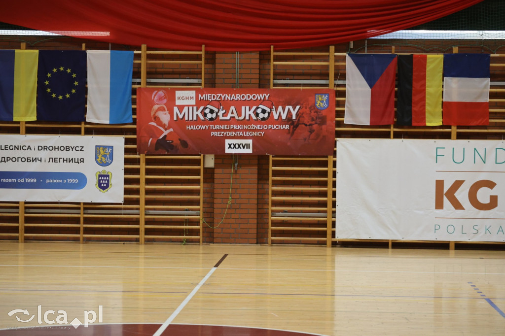 Mikołajkowy Turniej Piłki Nożnej w Legnicy cz1