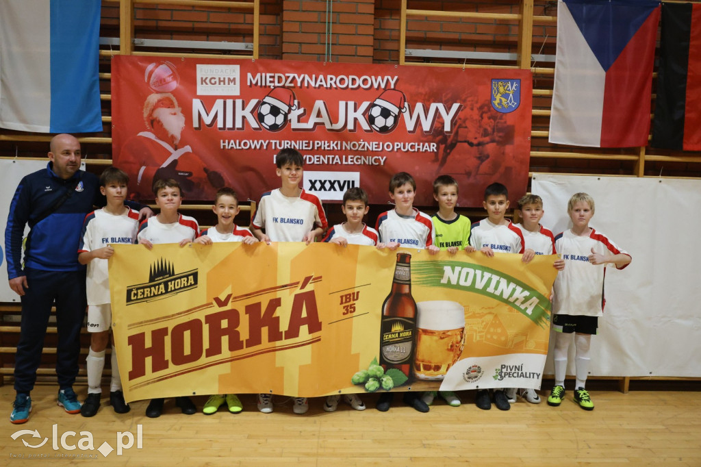 Mikołajkowy Turniej Piłki Nożnej w Legnicy cz1