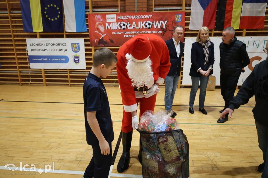 Mikołajkowy Turniej Piłki Nożnej w Legnicy cz1