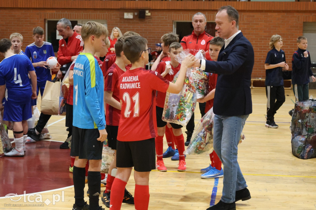 Mikołajkowy Turniej Piłki Nożnej w Legnicy cz1