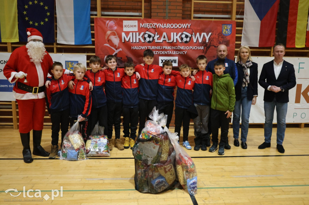 Mikołajkowy Turniej Piłki Nożnej w Legnicy cz1