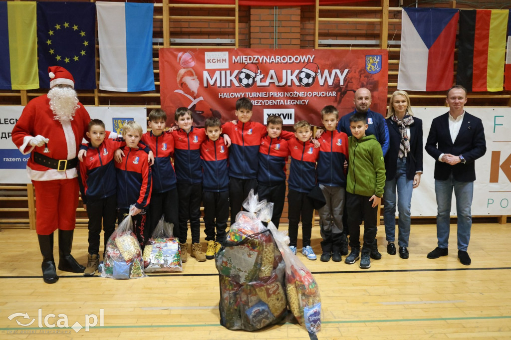 Mikołajkowy Turniej Piłki Nożnej w Legnicy cz1
