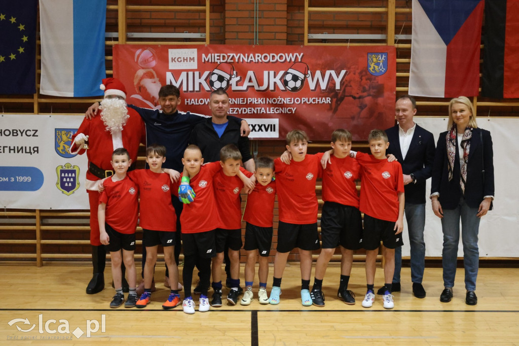 Mikołajkowy Turniej Piłki Nożnej w Legnicy cz1