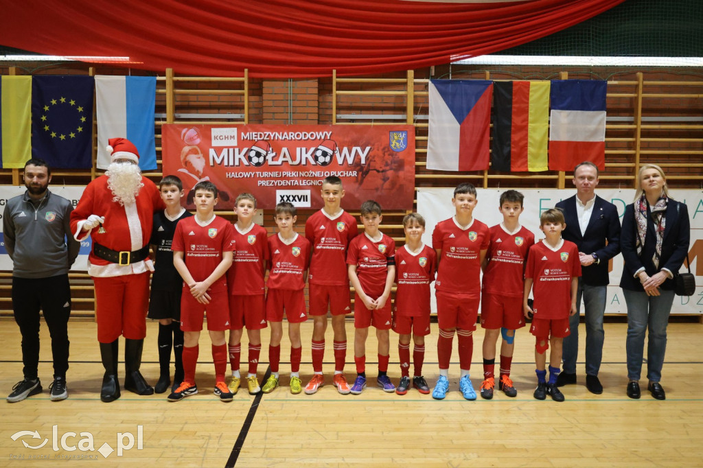 Mikołajkowy Turniej Piłki Nożnej w Legnicy cz1
