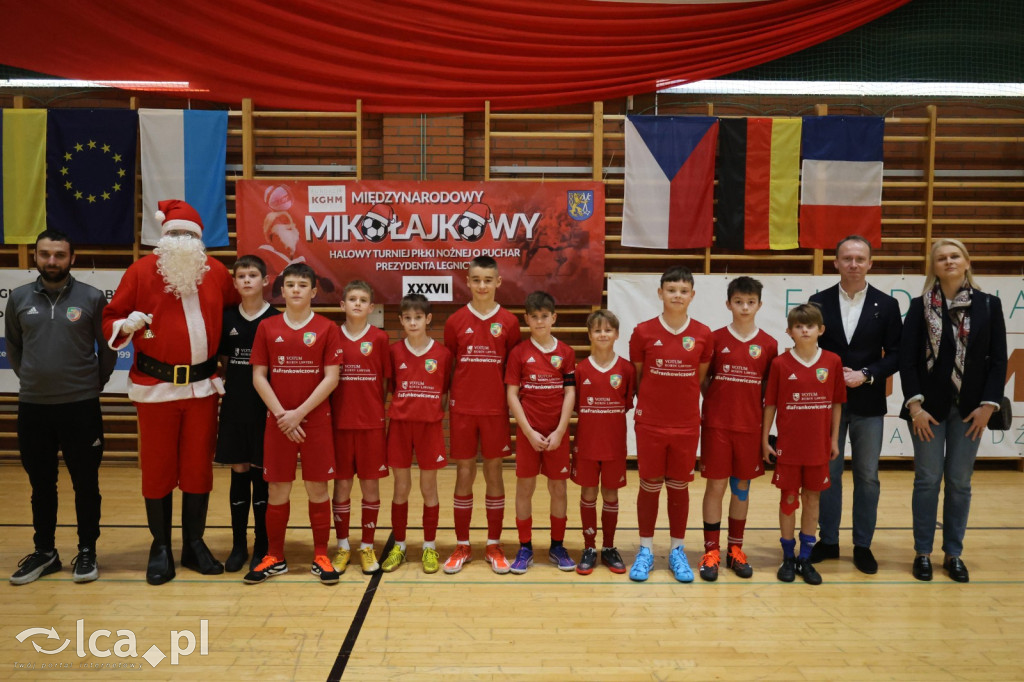 Mikołajkowy Turniej Piłki Nożnej w Legnicy cz1