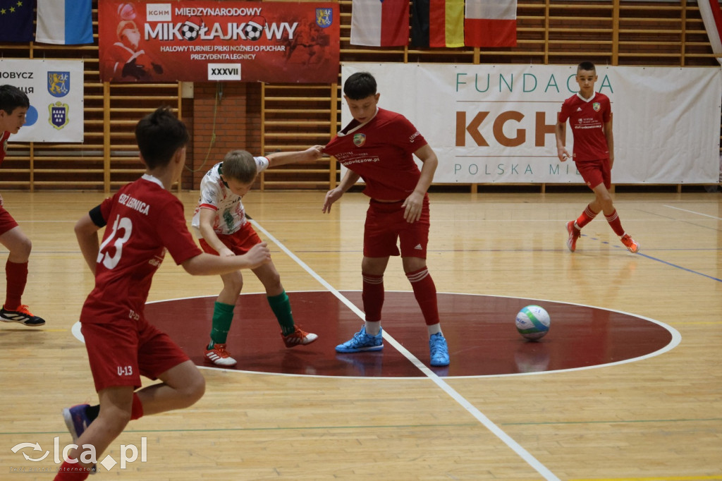 Mikołajkowy Turniej Piłki Nożnej w Legnicy cz1