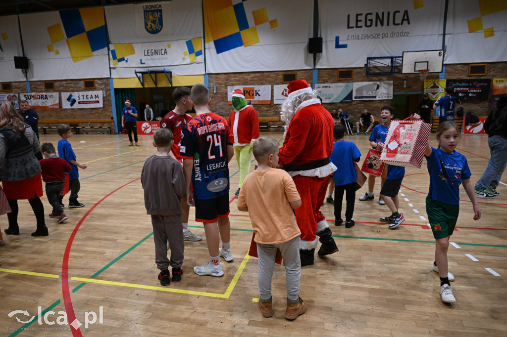Kosmiczna Gwiazdka z Siódemką