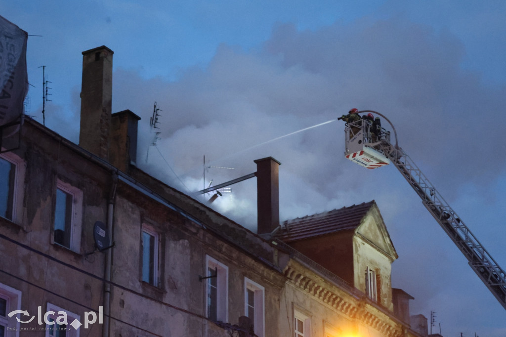 Pożar na poddaszu kamienicy przy Dmowskiego