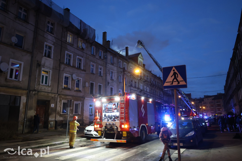 Pożar na poddaszu kamienicy przy Dmowskiego