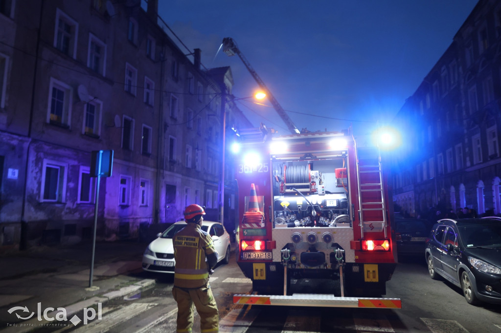 Pożar na poddaszu kamienicy przy Dmowskiego