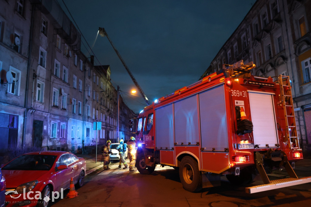 Pożar na poddaszu kamienicy przy Dmowskiego