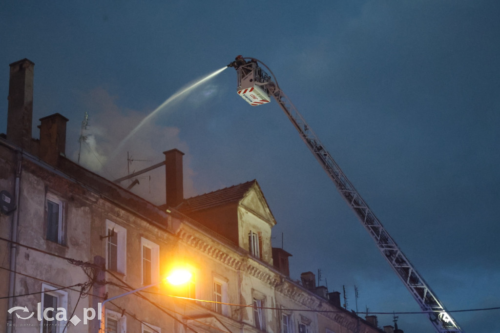 Pożar na poddaszu kamienicy przy Dmowskiego