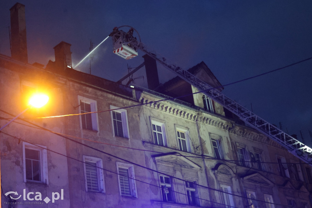 Pożar na poddaszu kamienicy przy Dmowskiego