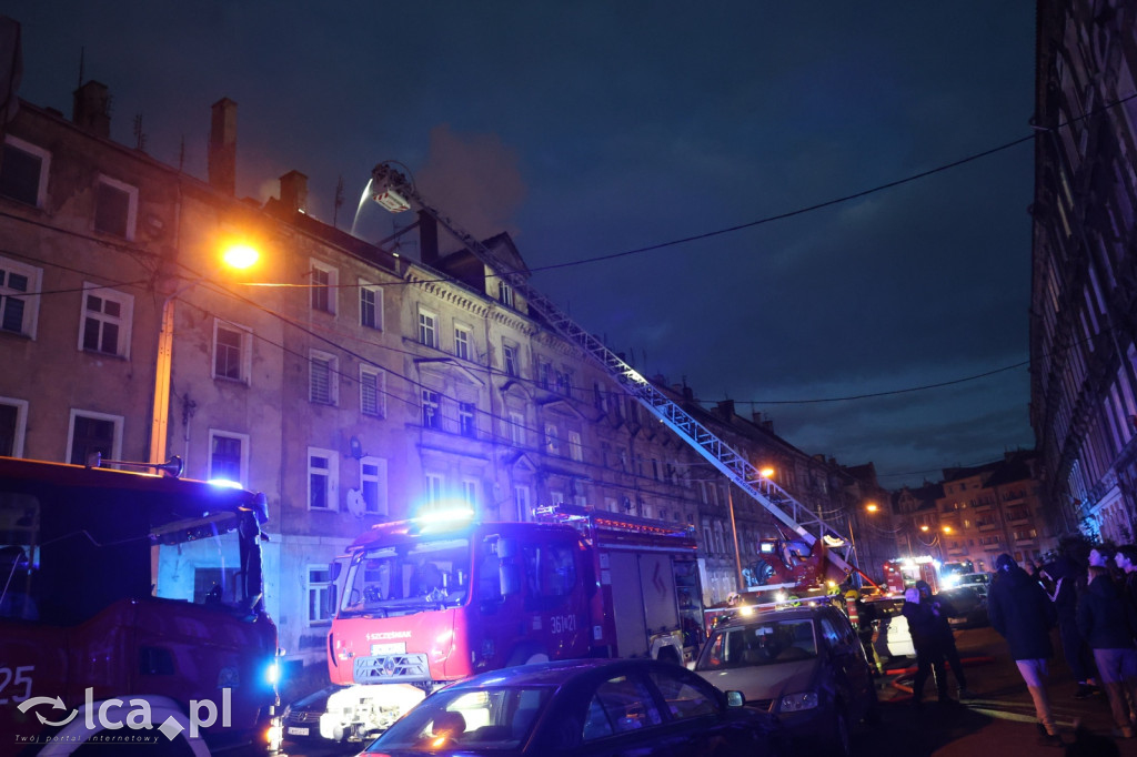 Pożar na poddaszu kamienicy przy Dmowskiego