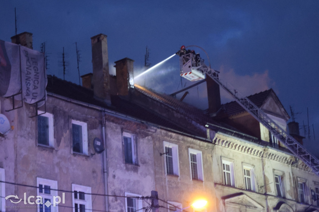 Pożar na poddaszu kamienicy przy Dmowskiego