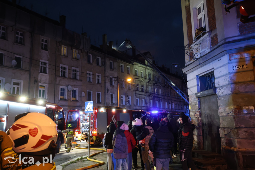 Pożar na poddaszu kamienicy przy Dmowskiego