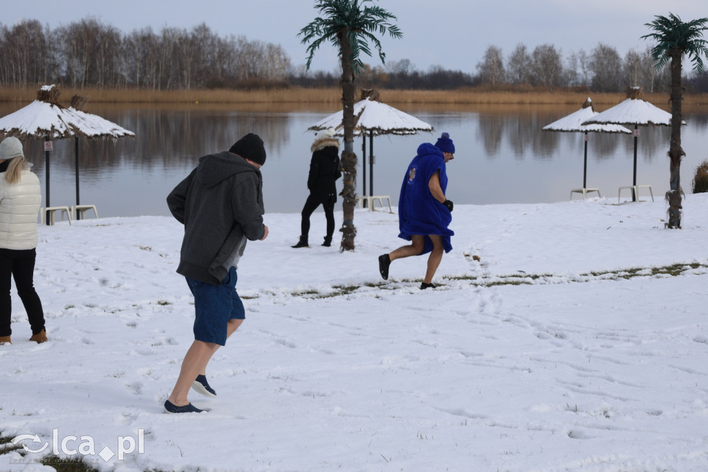 Mroźna kąpiel na walentynki w Kunicach