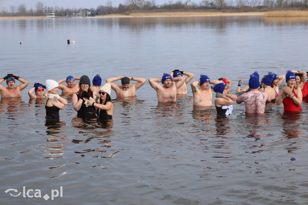 Mroźna kąpiel na walentynki w Kunicach