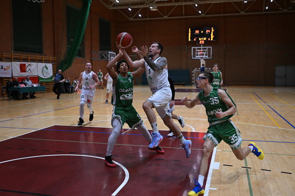  KS Basket Legnica miażdży rywali!