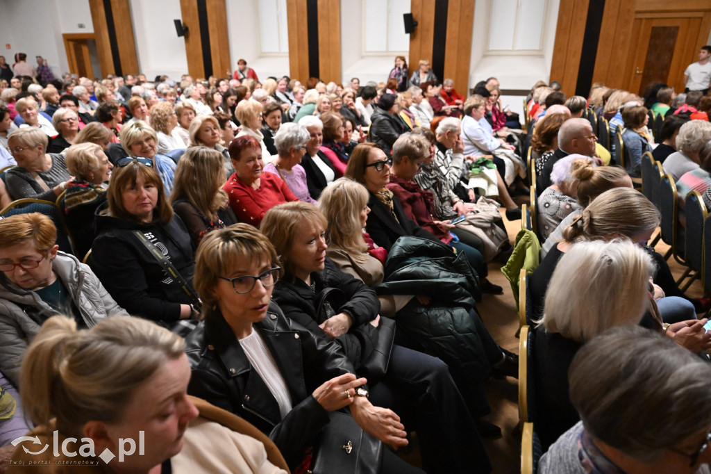 Kwiaty, życzenia i „Volare” na Dzień Kobiet