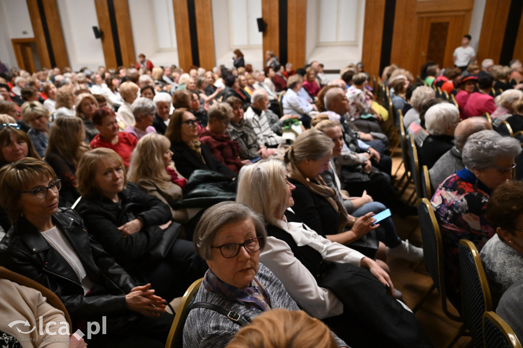 Kwiaty, życzenia i „Volare” na Dzień Kobiet