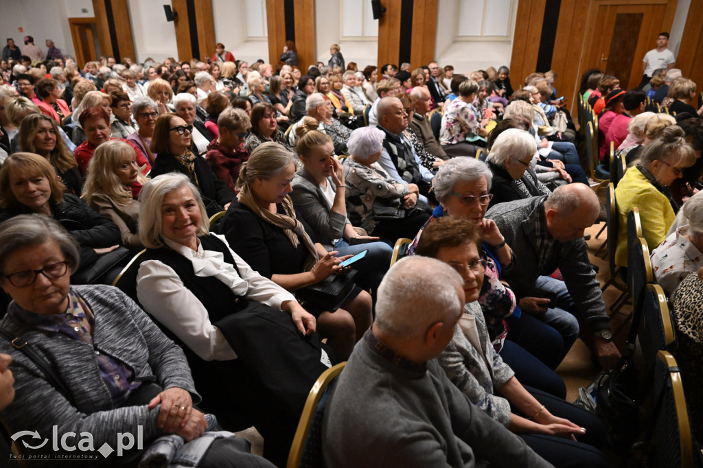 Kwiaty, życzenia i „Volare” na Dzień Kobiet