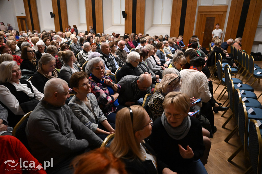 Kwiaty, życzenia i „Volare” na Dzień Kobiet